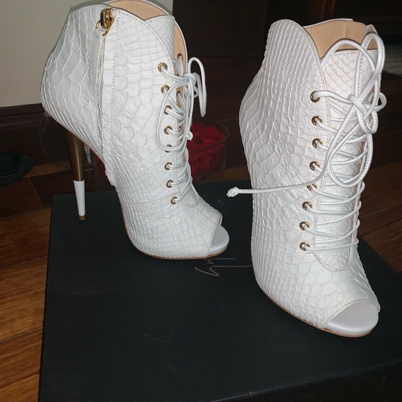 Lace-Up Python Print Giuseppe Zanotti Bootie ♥️ - Picture 7 of 8